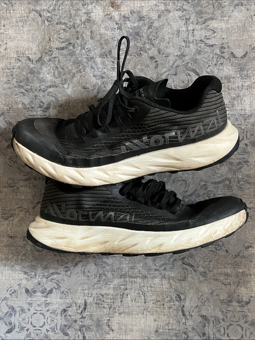 Nnormal Kjerag 01 Black/Grey trail running shoes